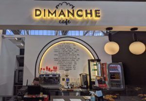 Световые буквы «Dimanche Cafe»